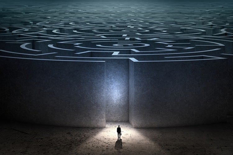 Is the Psychology of Forex Trading Holding You Back? 1 Man standing in front of labyrinth